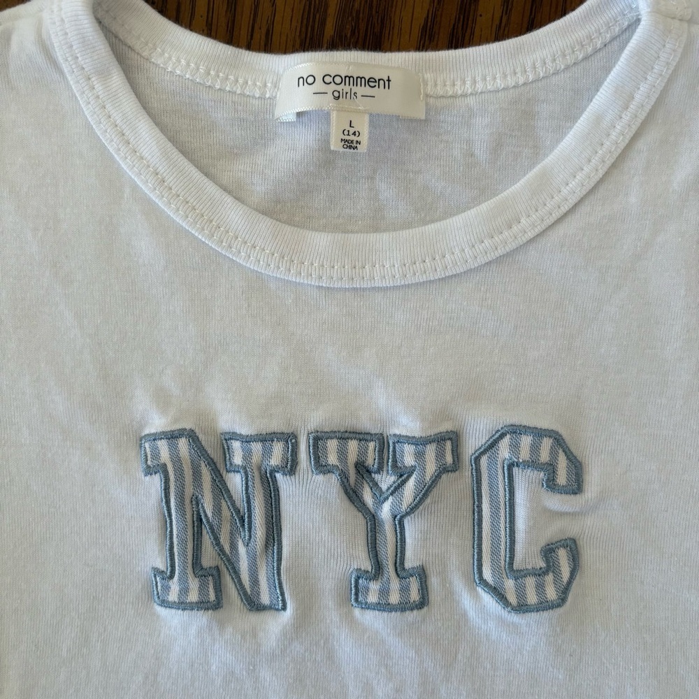 No Comment Girls NYC Embroidered White And Blue Crop Top Sz 14 - Picture 3 of 8